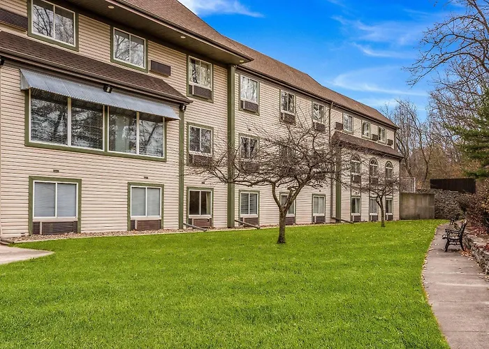 Econo Lodge Whitehall Near Michigan'S Adventure